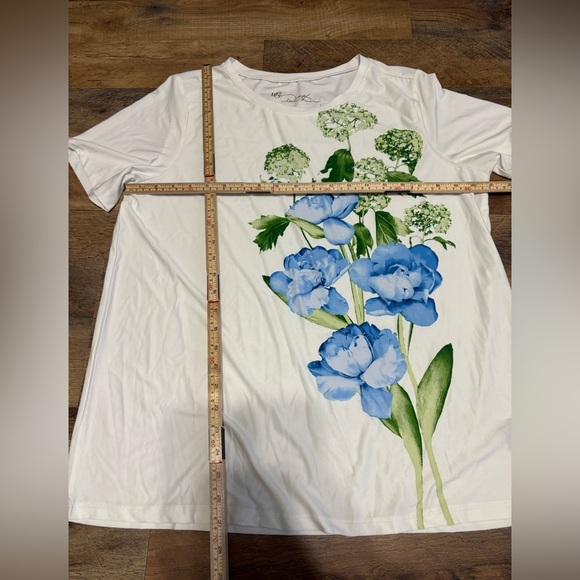 🌸 Floral Graphic Tee by Diane Gilman 🌸 - Picture 2 of 5